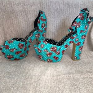 FLORAL PLATFORM HEELS